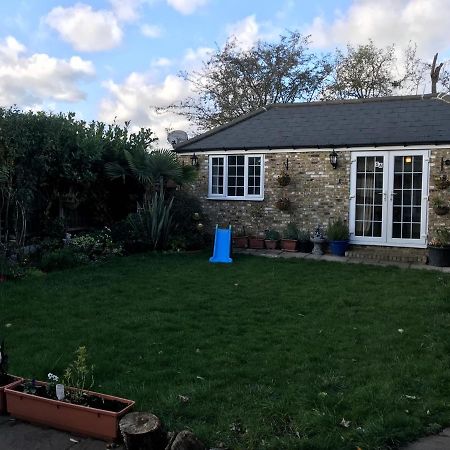 Cosy Cottage Annex In Fairlop Ίλφορντ Εξωτερικό φωτογραφία