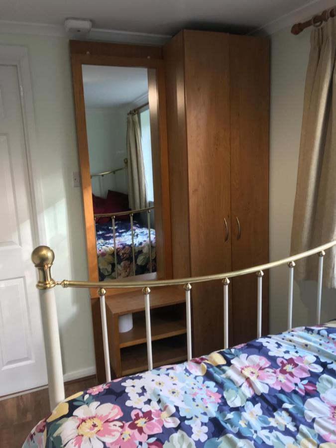 Cosy Cottage Annex In Fairlop Ίλφορντ Εξωτερικό φωτογραφία