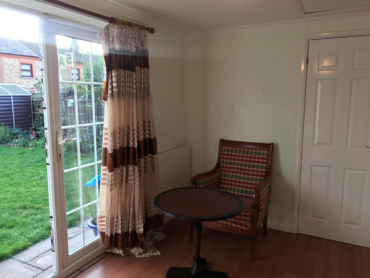Cosy Cottage Annex In Fairlop Ίλφορντ Εξωτερικό φωτογραφία