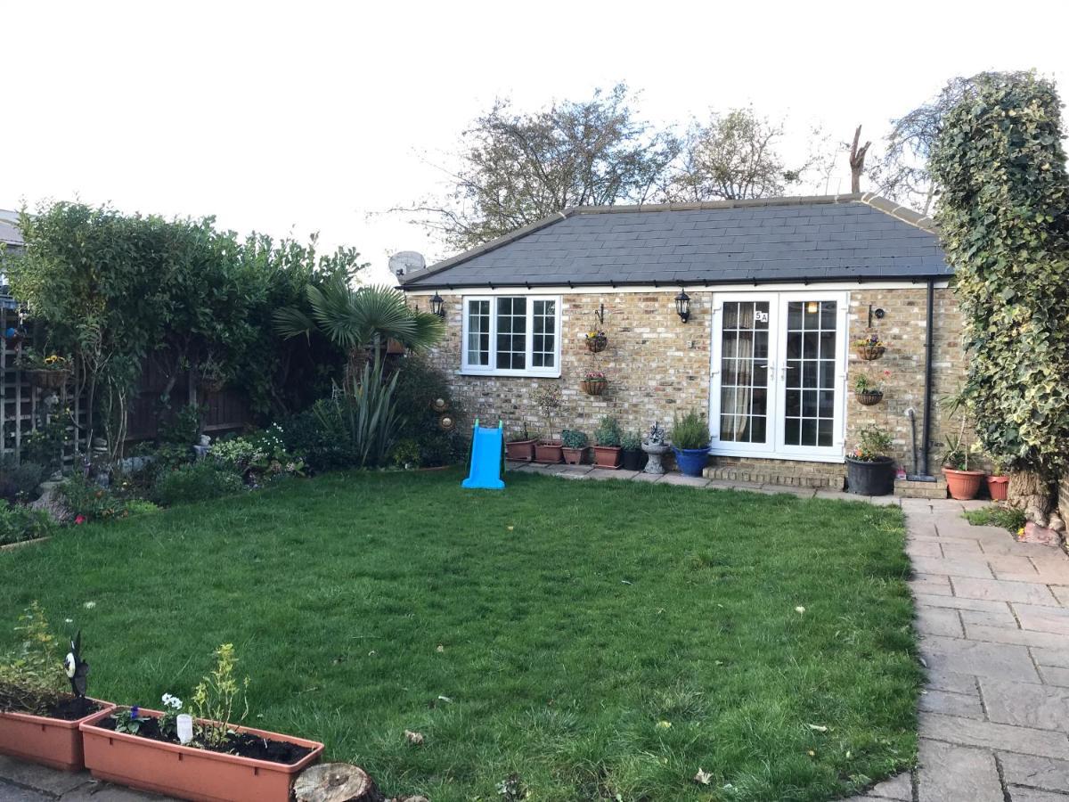 Cosy Cottage Annex In Fairlop Ίλφορντ Εξωτερικό φωτογραφία
