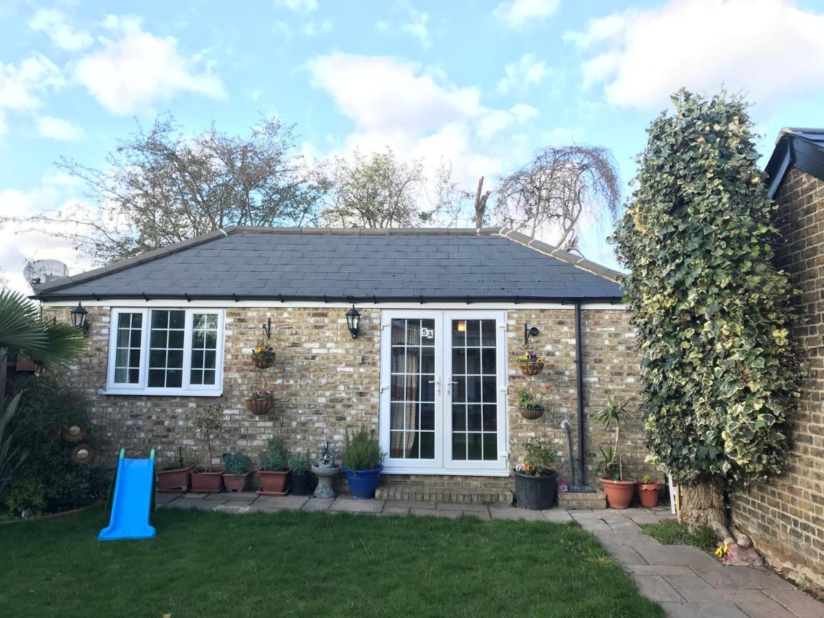 Cosy Cottage Annex In Fairlop Ίλφορντ Εξωτερικό φωτογραφία